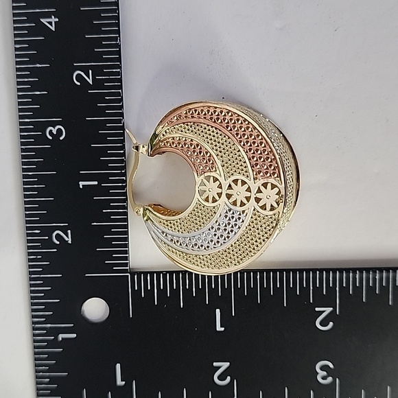 Unique Tricolor Gold Mesh Basket Purse Style Earrings - Picture 9 of 10